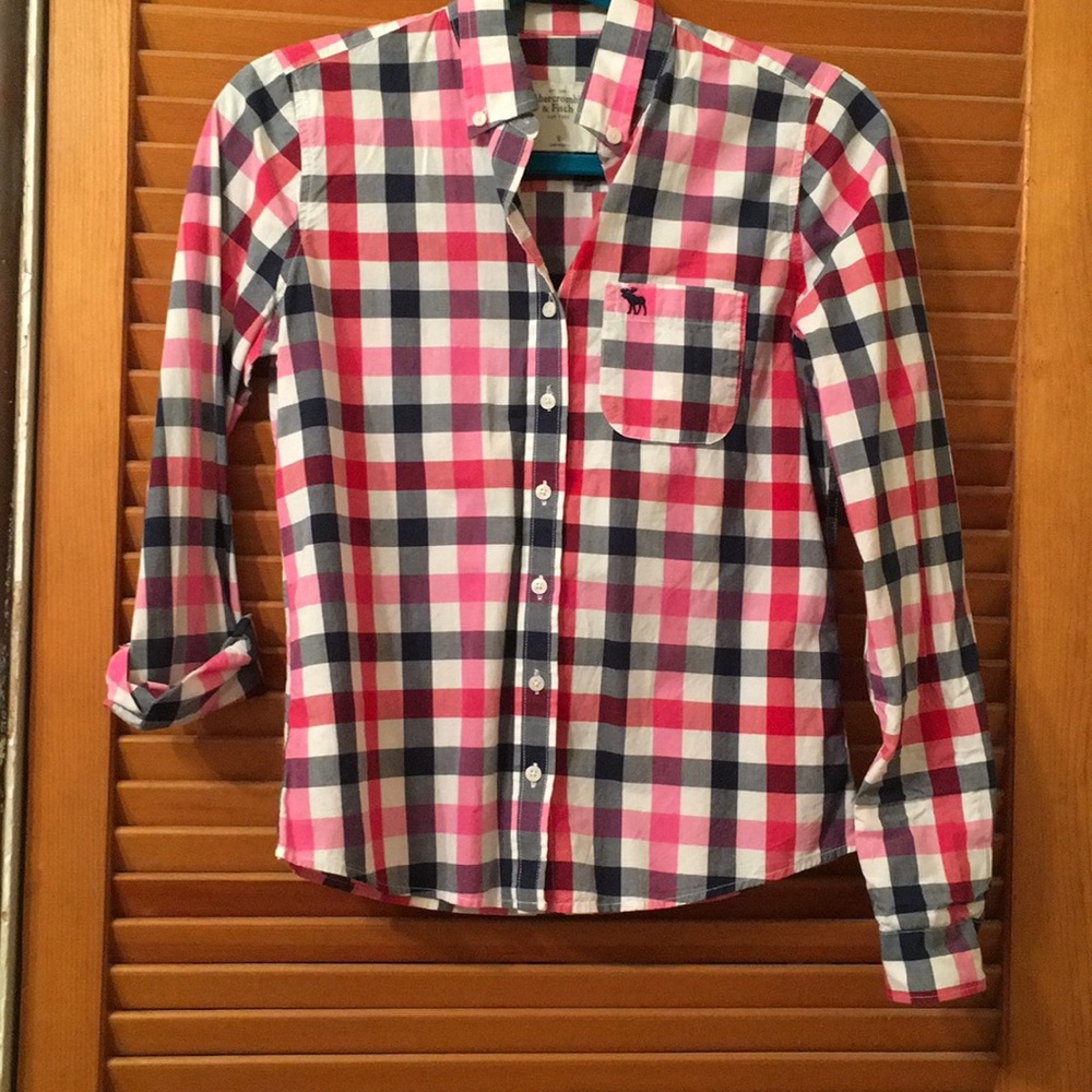 A&F Button down shirt (s)